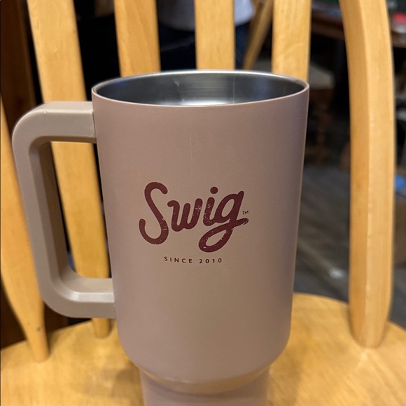 Swig Insulated Travel Mug with Lid - Picture 3 of 5